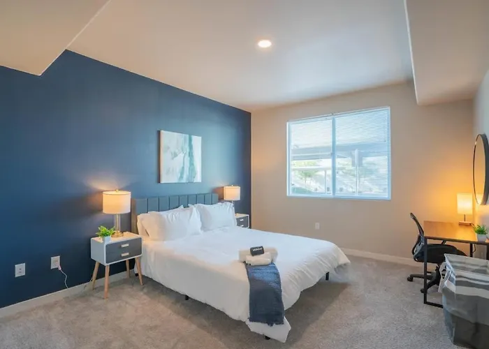 Apartment Spacious 2bd - Gym, Pool, Parking, W-d - Sleeps 8
