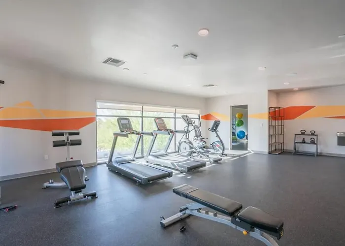 Apartment Spacious 2bd - Gym, Pool, Parking, W-d - Sleeps 8 *
