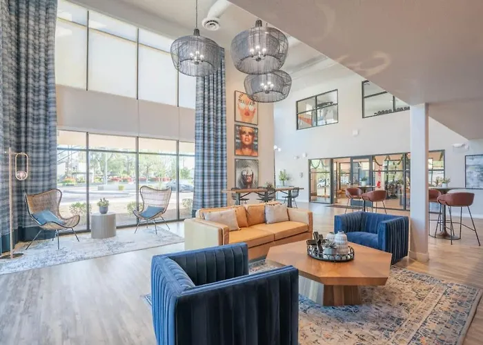Apartment Centrally Located Apt|Pool,Gym,W/D,Balcony,Parking