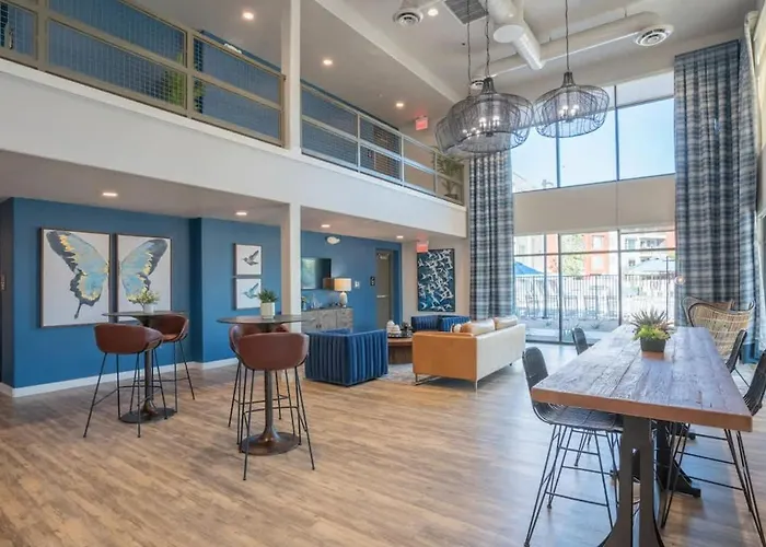 Apartment Spacious 2bd - Gym, Pool, Parking, W-d - Sleeps 8 *