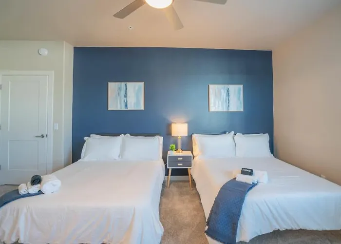 Spacious 2bd - Gym, Pool, Parking, W-d - Sleeps 8 Apartment Tempe