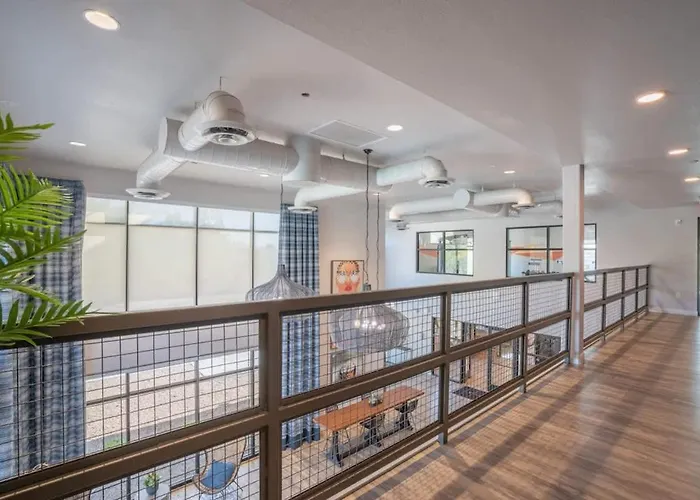 Apartment Centrally Located Apt|Pool,Gym,W/D,Balcony,Parking
