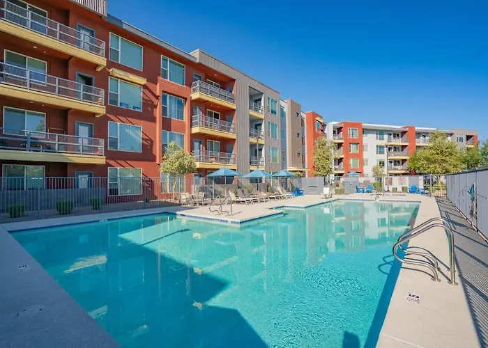 Spacious 2bd - Gym, Pool, Parking, W-d - Sleeps 8 Tempe