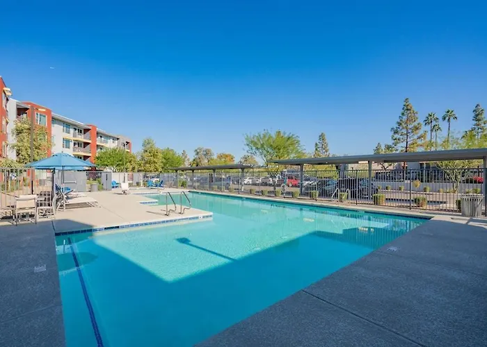 Spacious 2bd - Gym, Pool, Parking, W-d - Sleeps 8 Apartment Tempe