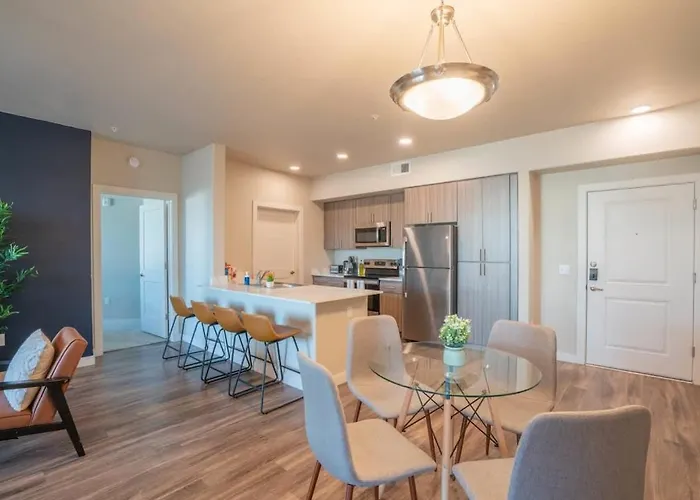 Apartment Centrally Located Apt|Pool,Gym,W/D,Balcony,Parking