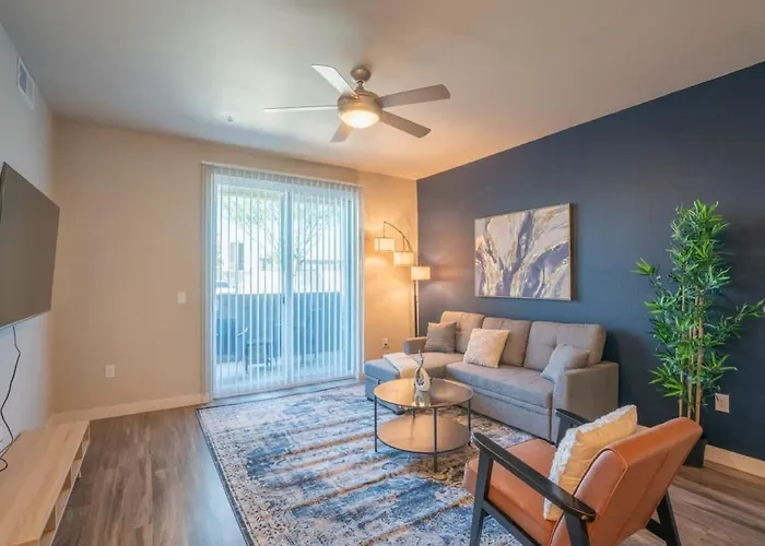 Spacious 2bd - Gym, Pool, Parking, W-d - Sleeps 8 Apartment *