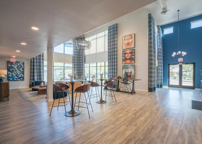 Apartment Centrally Located Apt|Pool,Gym,W/D,Balcony,Parking