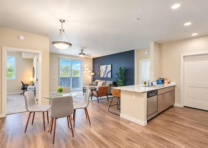 Centrally Located Apt|Pool,Gym,W/D,Balcony,Parking Apartment