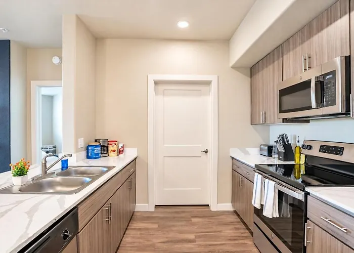 Apartment Centrally Located Apt|Pool,Gym,W/D,Balcony,Parking Tempe