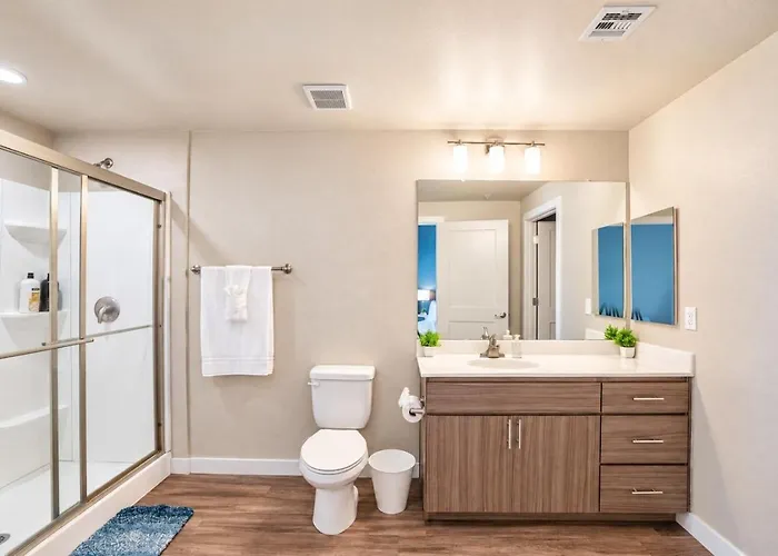 Centrally Located Apt|Pool,Gym,W/D,Balcony,Parking * Tempe
