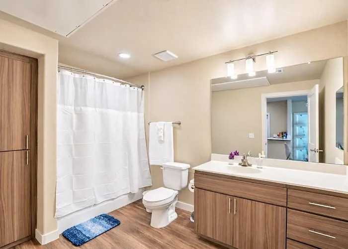 Centrally Located Apt|Pool,Gym,W/D,Balcony,Parking Apartment