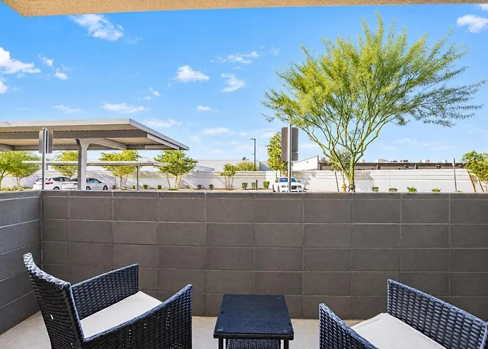 Centrally Located Apt|Pool,Gym,W/D,Balcony,Parking * Tempe